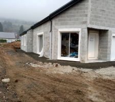 Les vrd sont faites et le tout de la maison est empierré