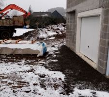 Les vrd sont faites et le tout de la maison est empierré