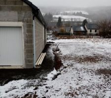 Les vrd sont faites et le tout de la maison est empierré