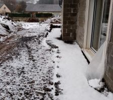 Les vrd sont faites et le tout de la maison est empierré