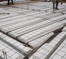 Fin pose &eacute;l&eacute;ments support dalle - poutrelles et hourdis