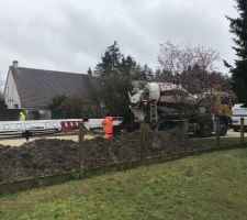 Arrivée de la toupie à béton.