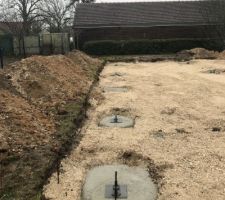 Platines posées dans 80 cm de béton ferraillé pour soutenir les IPN.