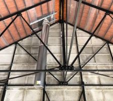 La cheminée inox.