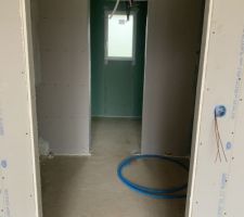 Vue de la chambre parentale /dressing/ salle de bain