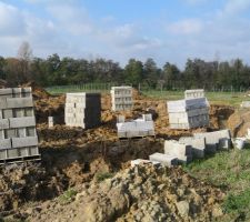 Arrivage parpaings pour le vide sanitaire