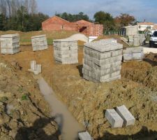 Arrivage parpaings pour le vide sanitaire