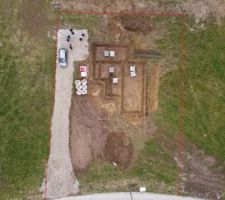 J5 - En rouge, la d&eacute;limitation du terrain.