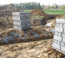 Arrivage parpaings pour le vide sanitaire