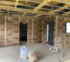 Pose des panneaux de laine de verre