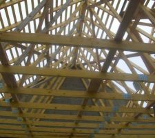 Vu de l'int&eacute;rieur de la charpente