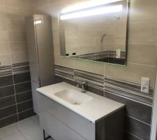 Salle de bain des enfants presque terminée il ne reste plus qu?à commander la porte de douche