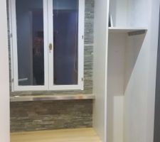 Rafraichissement du couloir d'entrée
Petit banc et vide poche
Placard a Aspirateur