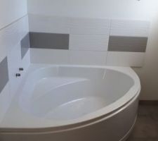 Faïence autour de la baignoire