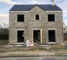 D&eacute;calage de la porte d'entr&eacute; + fen&ecirc;tre du centre