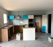 Pose de la cuisine en cours