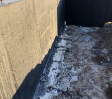 Semaine 8
d&eacute;coffrage complet des murs sous-sol et vide sanitaire
D&eacute;but de la mise en place d'1 couche bitumeux