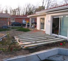 Découpe des lambourdes de la terrasse béton terminée.