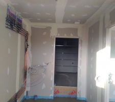 Chape b&eacute;ton + tuyauterie pompe &agrave; chaleur