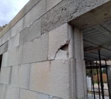 Elévation des murs: Bloc cassé!!! Pas content!!!