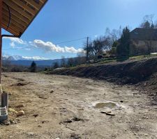 Jardin côté sud 
Tout à aménager : niveaux des terres soutènement et terrasses