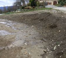 Vue jardin côté sud
Butte avant aménagement des terrasses et de la piscine