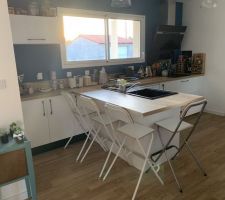 Cuisine en T avec mange debout