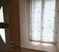 Ancienne briquette qui ont été peintent entièrement à la couleur des futurs joints Après il reste juste les briquettes à peindre au filling avec du jaune + or + argent + noir + bleu canard + blanc + marron foncé + ocre jaune + gris souris + terre de sienne brulée en  peinture acrylique
et aussi des " boitette style feronnerie