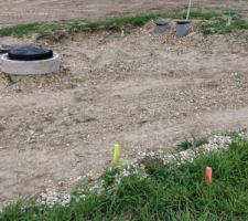 Vue du terrain
Ce qui deviendra la voie goudronn&eacute;e du lotissement en sortant de chez nous