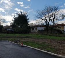 Terrain
La voirie est pos&eacute;e