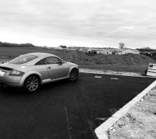 La voiture voudrait deja rentrer dans son futur garage