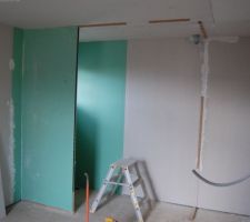 Salle d'eau du rch dans la chambre parental