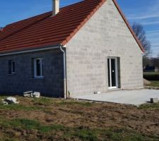 Installation de la charpente et de la toiture (en moins de 2 jours la maison était hors d'eau)