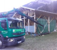 Livraisons de poutres lamellées-collées de la dalle bois