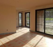 Isolant du sol pos&eacute; ce 7 avril