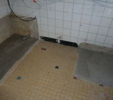 Ragréage au niveau de l'ancienne baignoire et bac de douche