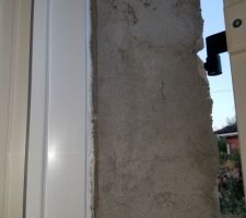 Fissures sur les cadres extérieurs des fenêtres