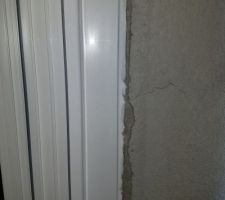 Fissures sur les cadres extérieurs des fenêtres