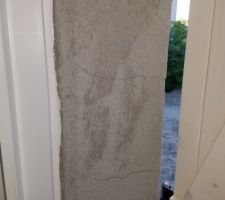 Fissures sur les cadres extérieurs des fenêtres