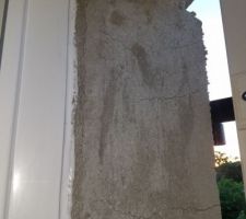 Fissures sur les cadres extérieurs des fenêtres