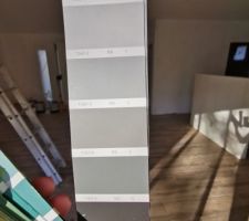 Couleur grise pour un mur dans la cuisine