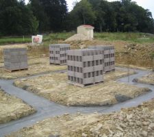 Fondations coul&eacute;es et agglos livr&eacute;s pour le vide sanitaire