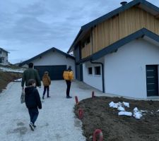 Après la remise des clés avec le constructeur, la remise des clés avec les enfants.