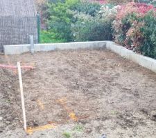 Prêt pour recevoir la dalle pour l'abri de jardin