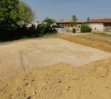 Terrassement : plateforme de stockage et d'implantation terminée. Prêt pour les fondations !