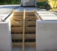 Coffrage de l'escalier d'acc&egrave;s en le garage et le RDC
