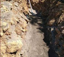 Je vous laisse appr&eacute;cier la taille des fondations... l'avantage est que nous pouvons passer les brouettes pour la VRD