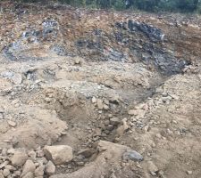 Je vous laisse appr&eacute;cier la taille des fondations... l'avantage est que nous pouvons passer les brouettes pour la VRD