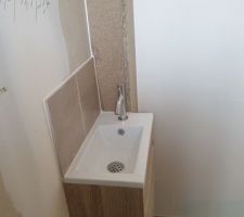 Lave mains posé avec carrelage