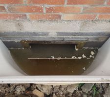 80 m3 d'eau de pluie sous notre maison dû aux gouttières non raccordées au réseau d'évacuation. Il a fait un temps de chien en début d'année, on ne l'a pas vu venir celle là !